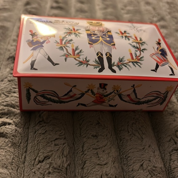 Louis Sherry Nutcracker Candy Trinket Jewelry Tin 🍭 Excellent Condition 🍫 - Picture 3 of 11